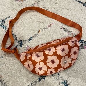 Fighting Eel sling bag